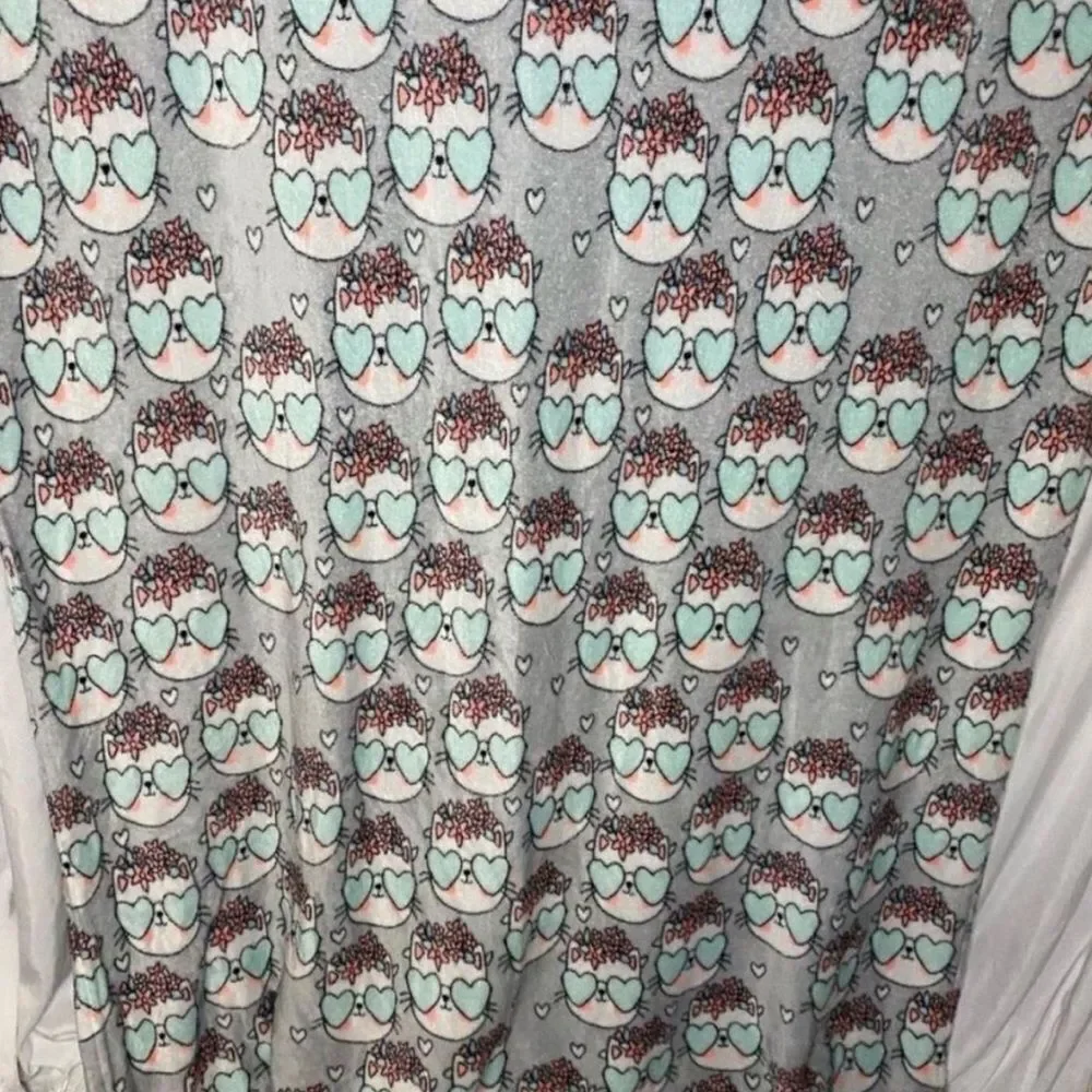 Cute kitty fleece throw